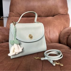 SOLD 90’s vintage Coach Regina 9983 in color aqua 🤍